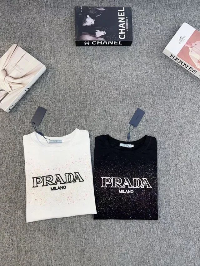 PRADA T-SHIRT