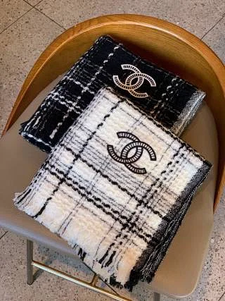 CHANEL Scarf
