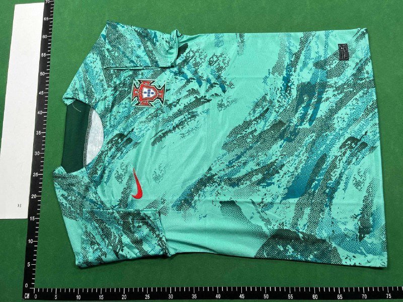 Football T-shirt    (40 CP)