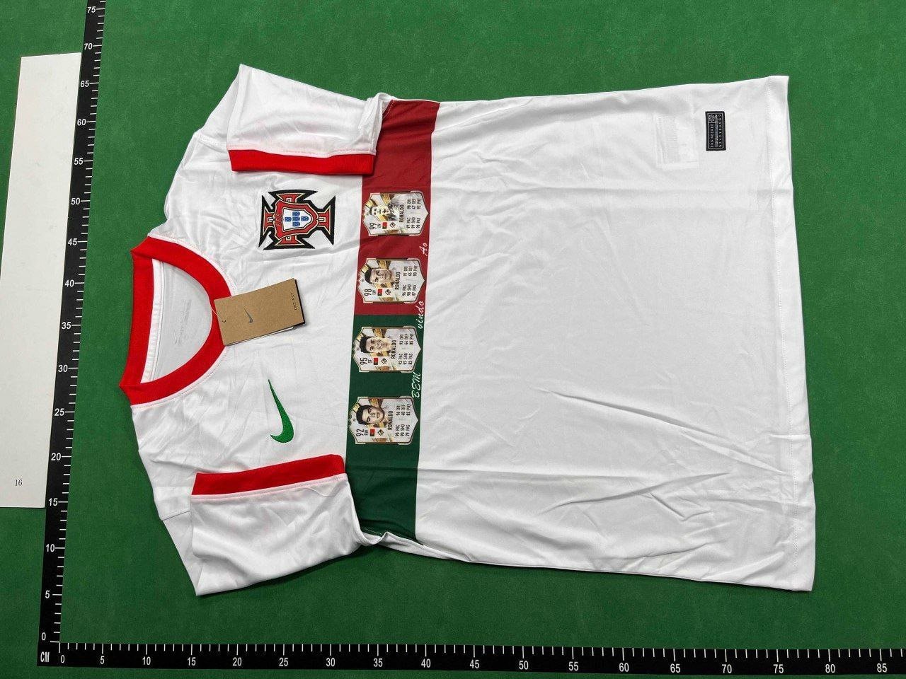 Football T-shirt    (40 CP)