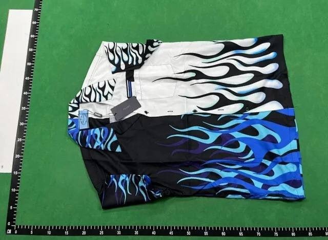 Prada T-shirt (38 CP)