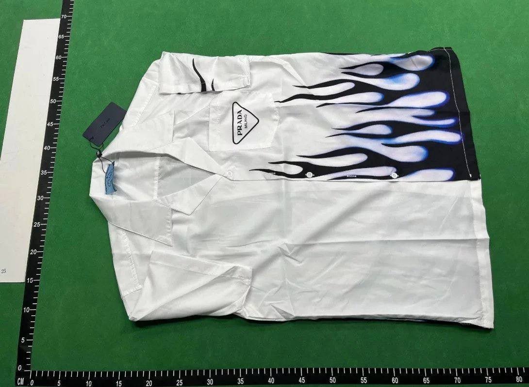 Prada T-shirt (38 CP)