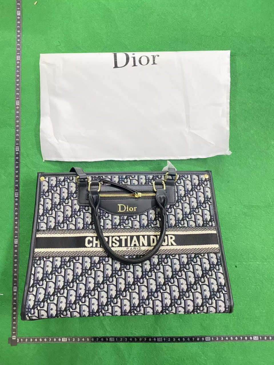 Dior bag  (40 CP)