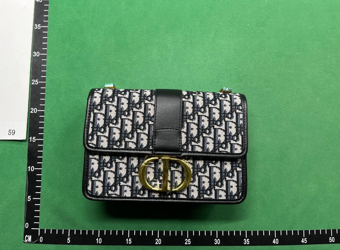 Dior bag  (40 CP)