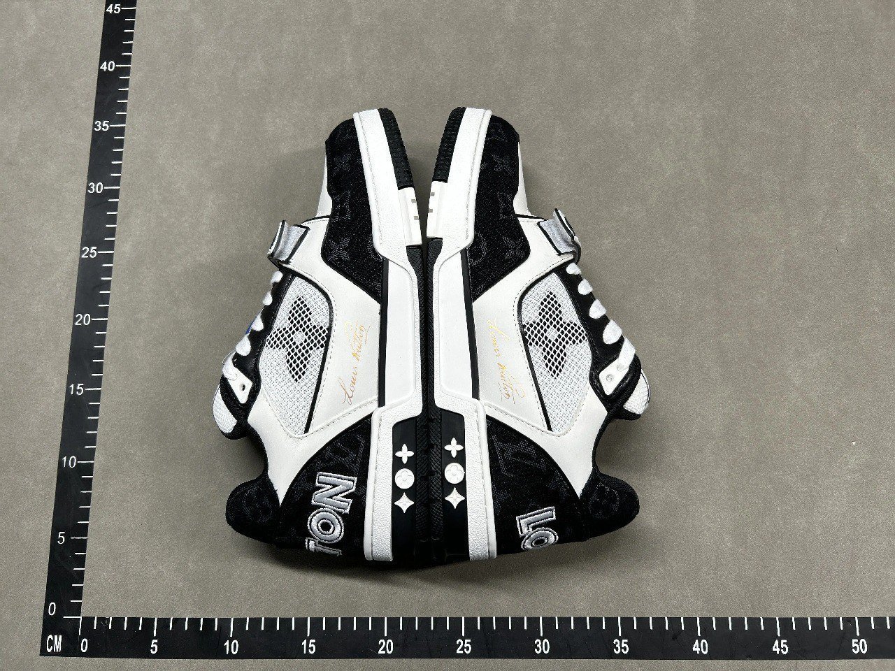  Louis vuitton sneakers LV Trainer  ( 40 colors )