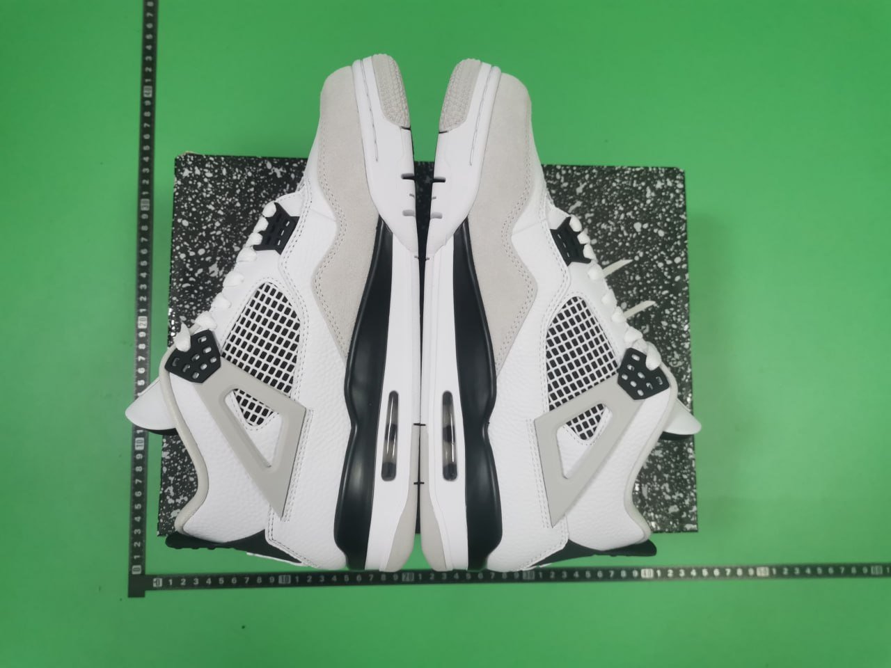  Jordan 4