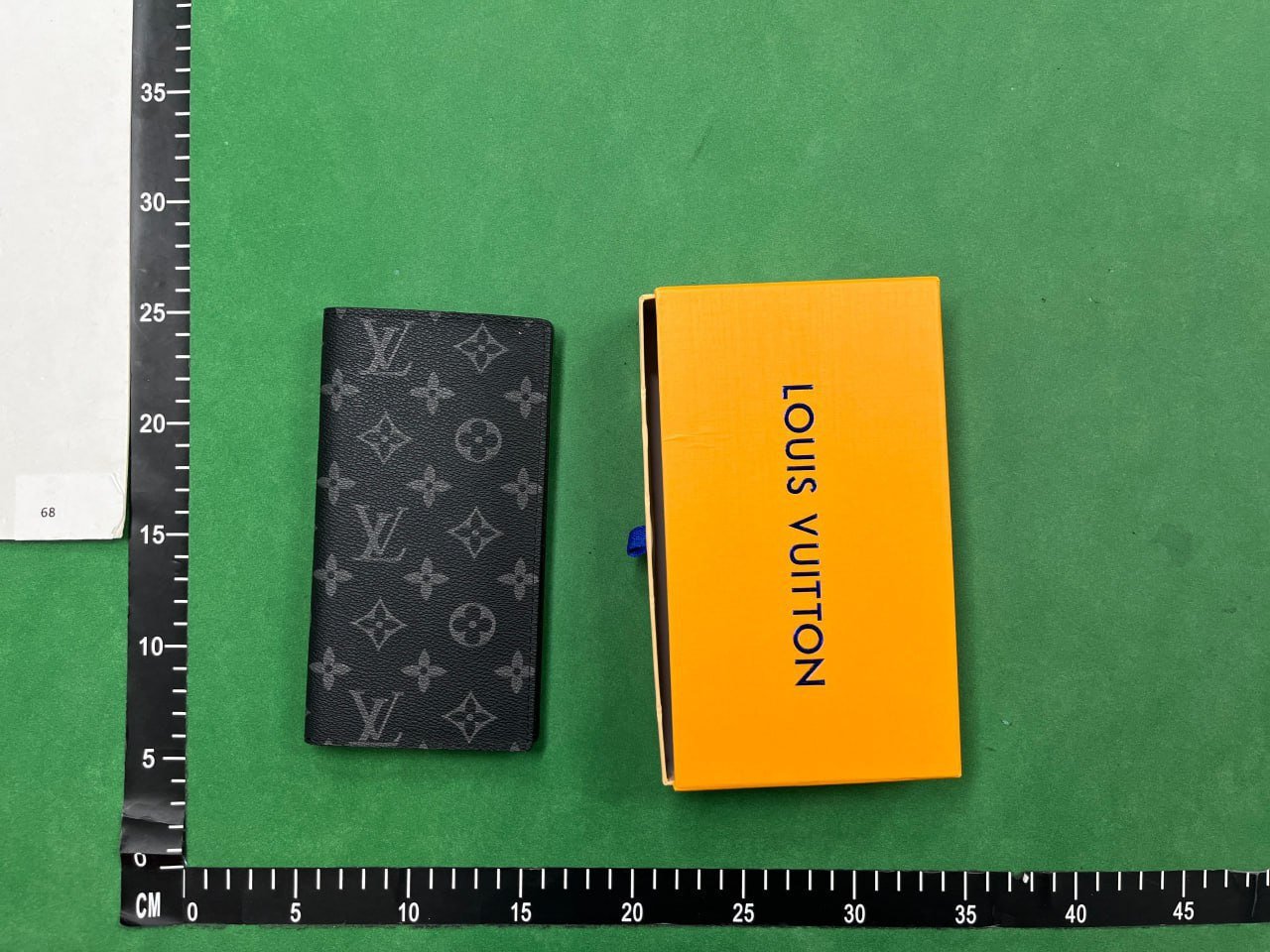  LOUIS VUITTON wallet