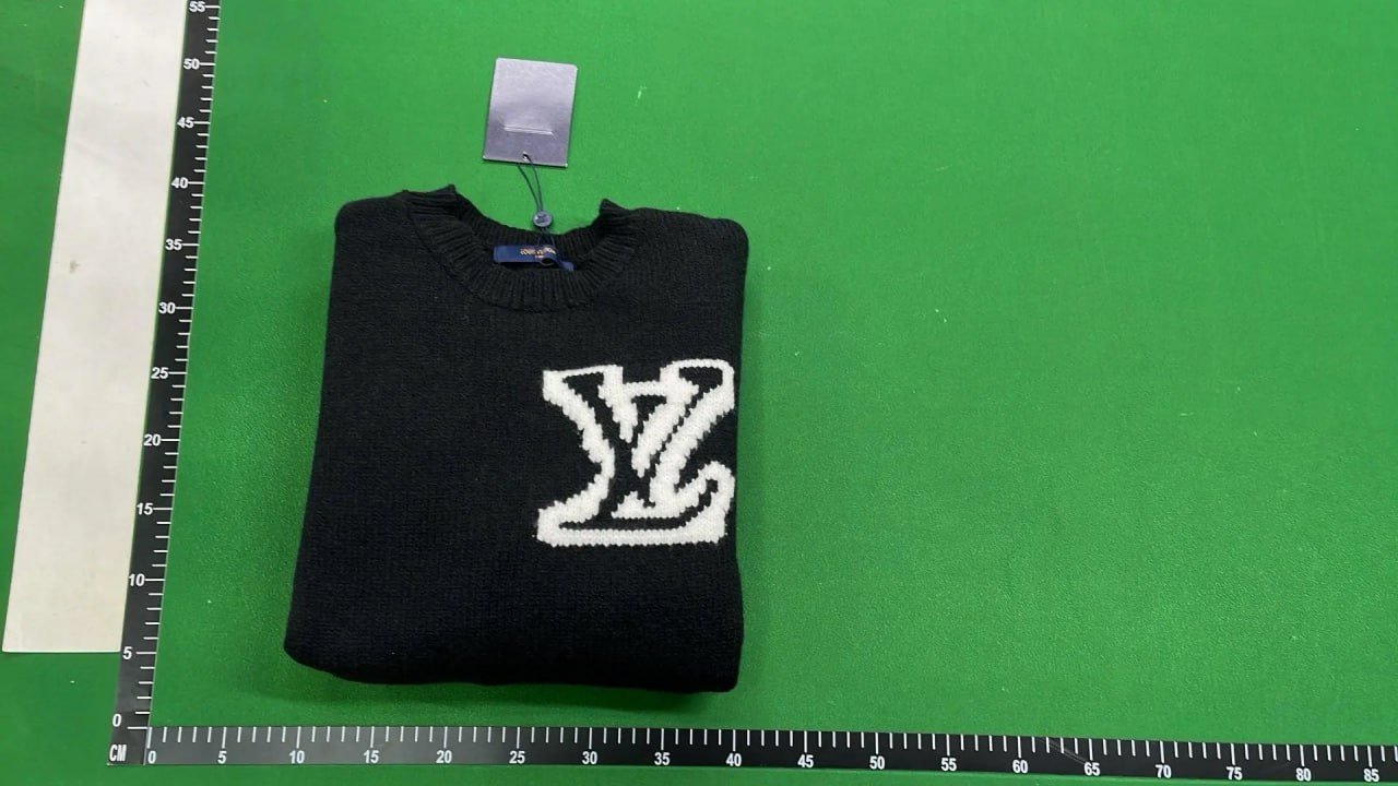 LV sweater