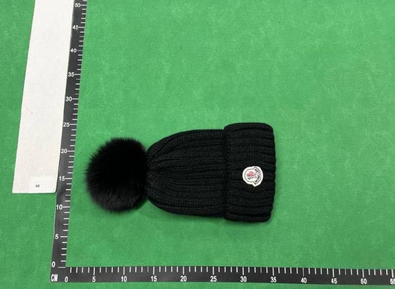  Moncler hat (39 CP)