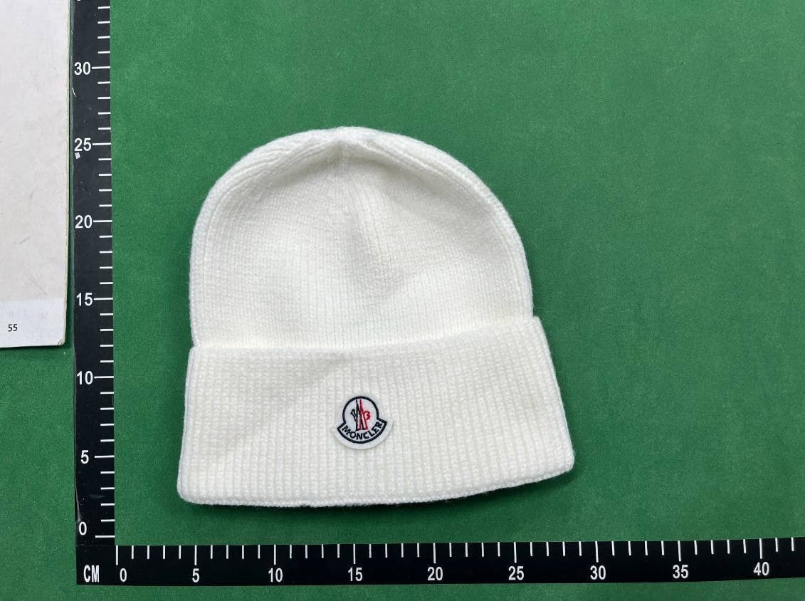 Moncler hat (39 CP)