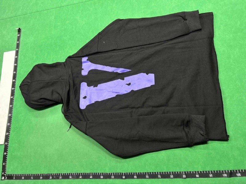 Vlone hoodie (40 CP)