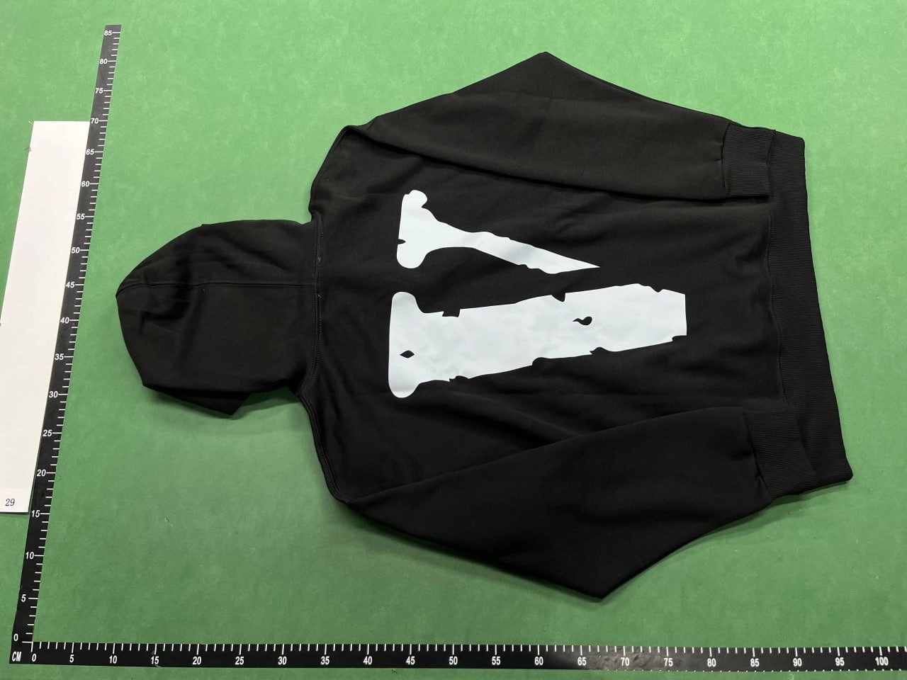 Vlone hoodie (40 CP)