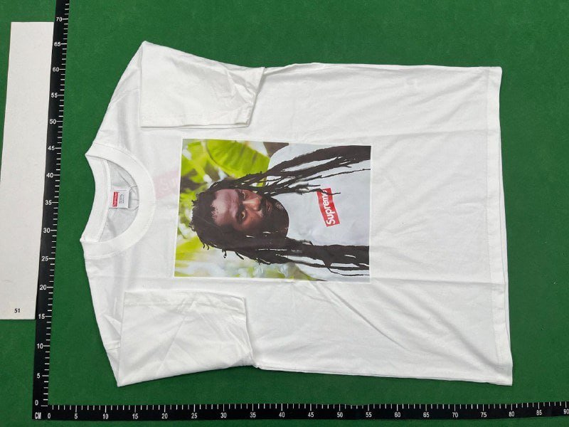  Supreme T-shirt