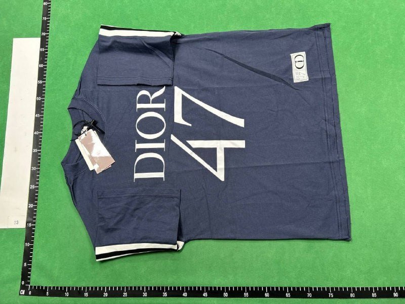 Dior T-shirt (40 CP)