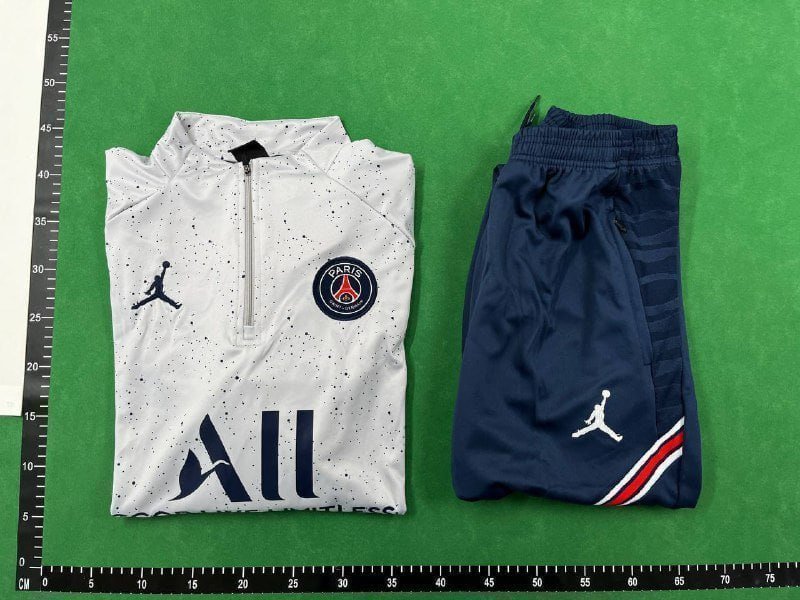 Football suit and jacket (40 CP)