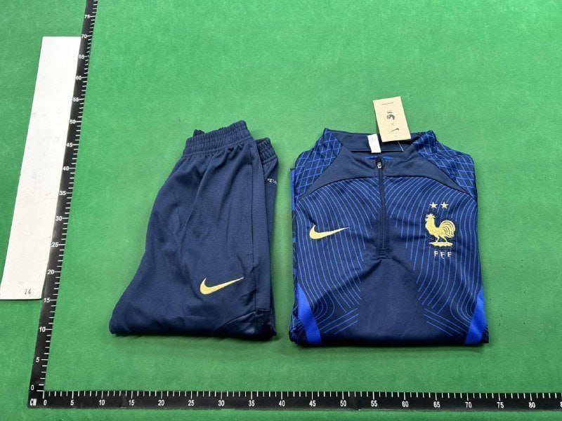 Football suit and jacket (40 CP)