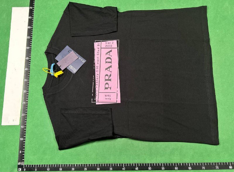 Prada T-shirt (38 CP)