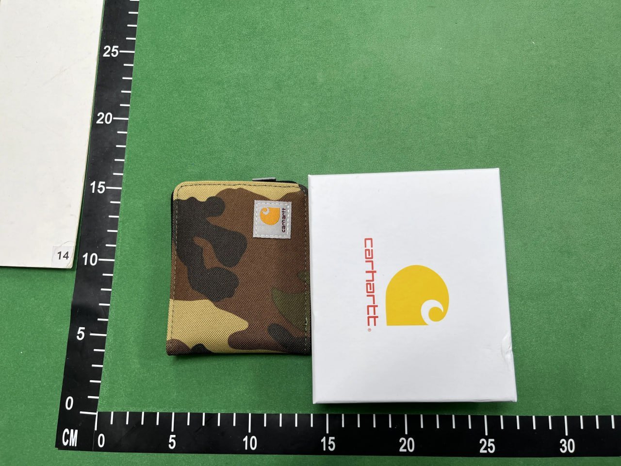 Bape wallet (36 CP)