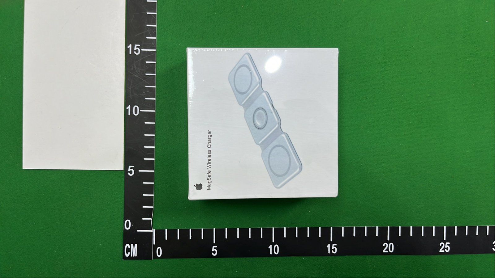 Apple MagSafe Wireless Charger Trio - Black & White