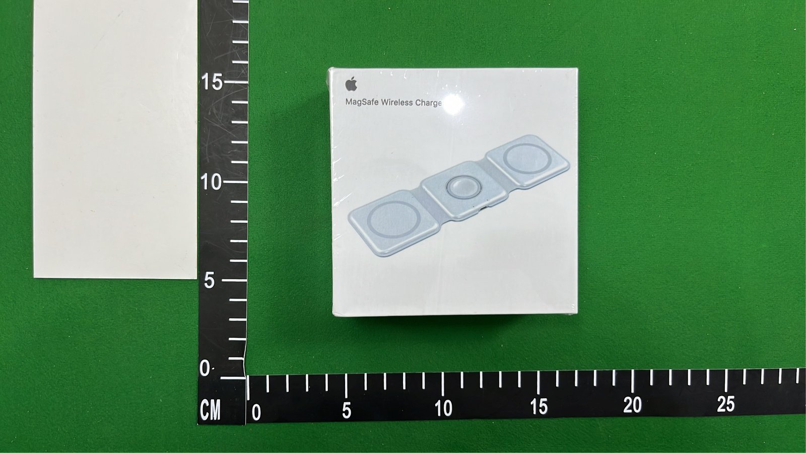 Apple MagSafe Wireless Charger Trio - Black & White